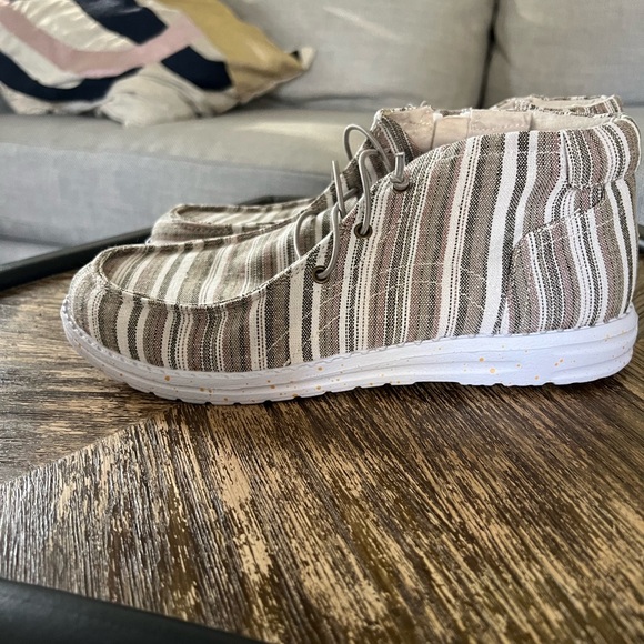 Shoes - Picture 7 of 7